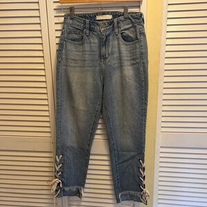 Women's Light Blue Cropped Jeans (Hidden brand) with Lace-Up Detail